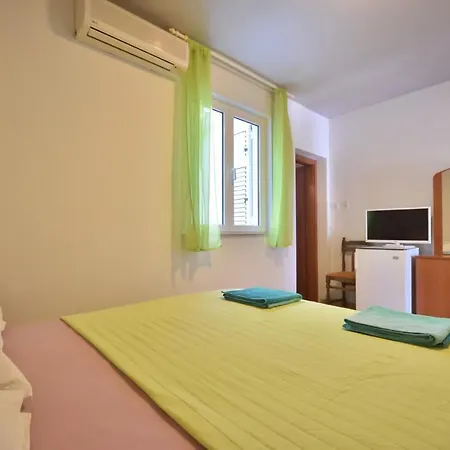 4 Two Gostinjska kuća 3*