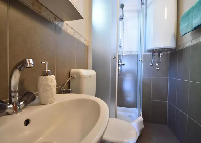 4 Two Gostinjska kuća 3*